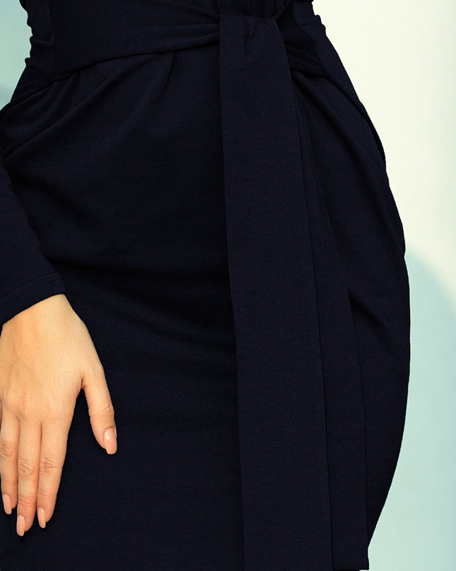 Kleid mit einem breiten, gebundenen Gürtel - dunkelblau