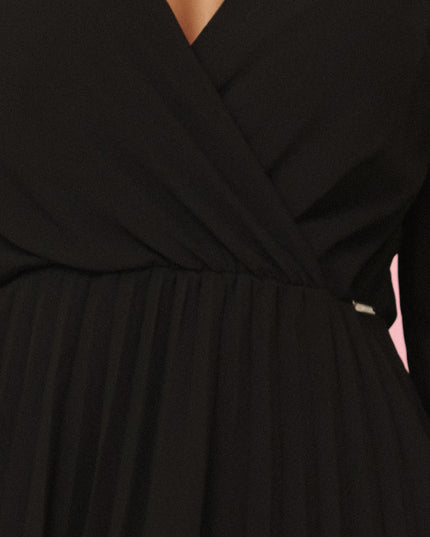 20590-10-ISABELLE Polnisches Plisseekleid mit langen Ärmeln und Ausschnitt - Schwarz-10