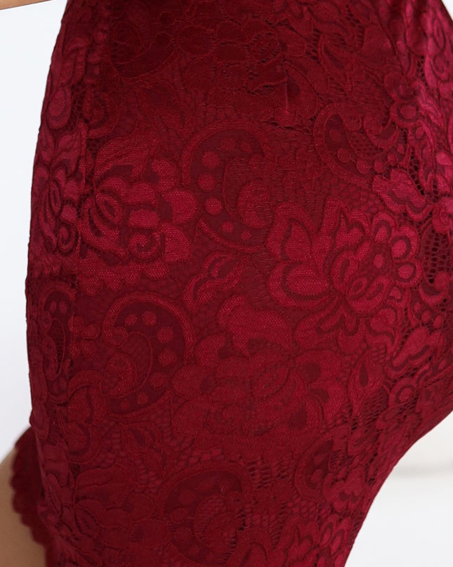 20420-8-Eng anliegendes Spitzenkleid mit kurzen Ärmeln und Ausschnitt - Burgunderrot-8