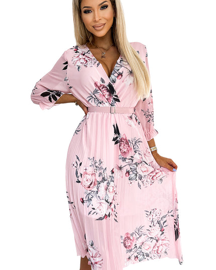YUNA Plissiertes Midikleid mit Ausschnitt und Gürtel - Rosen auf pastellrosa Hintergrund by numoco basic