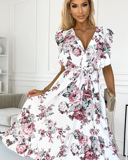 GABRIELLA Kleid mit Rüschen, Ausschnitt und Bindung – weiß mit burgunderfarbenen Rosen by numoco basic
