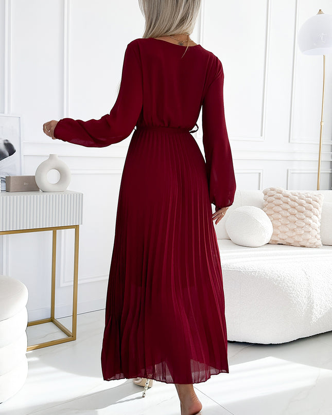 537-1 Plissiertes Chiffonkleid mit Ausschnitt, langen Ärmeln und gebundenem Gürtel - Burgunderrot by numoco basic