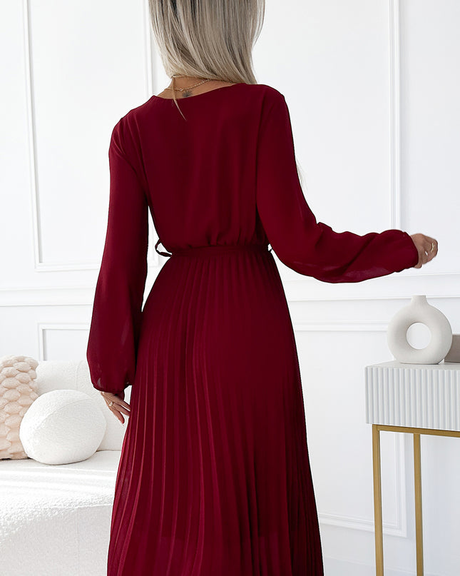 537-1 Plissiertes Chiffonkleid mit Ausschnitt, langen Ärmeln und gebundenem Gürtel - Burgunderrot by numoco basic
