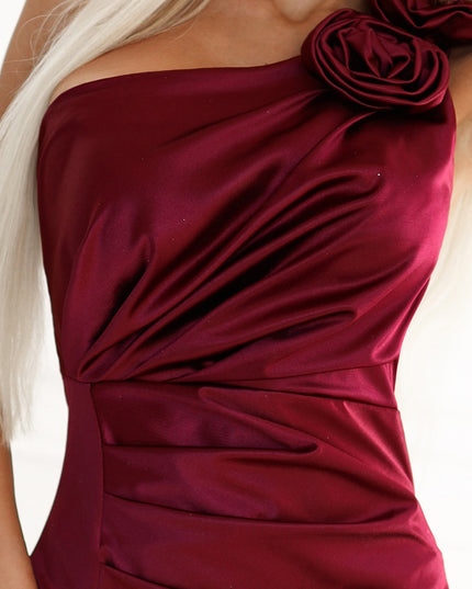 AURORA Langes One-Shoulder-Kleid aus Satin mit Rosen - Burgunderrot by numoco basic